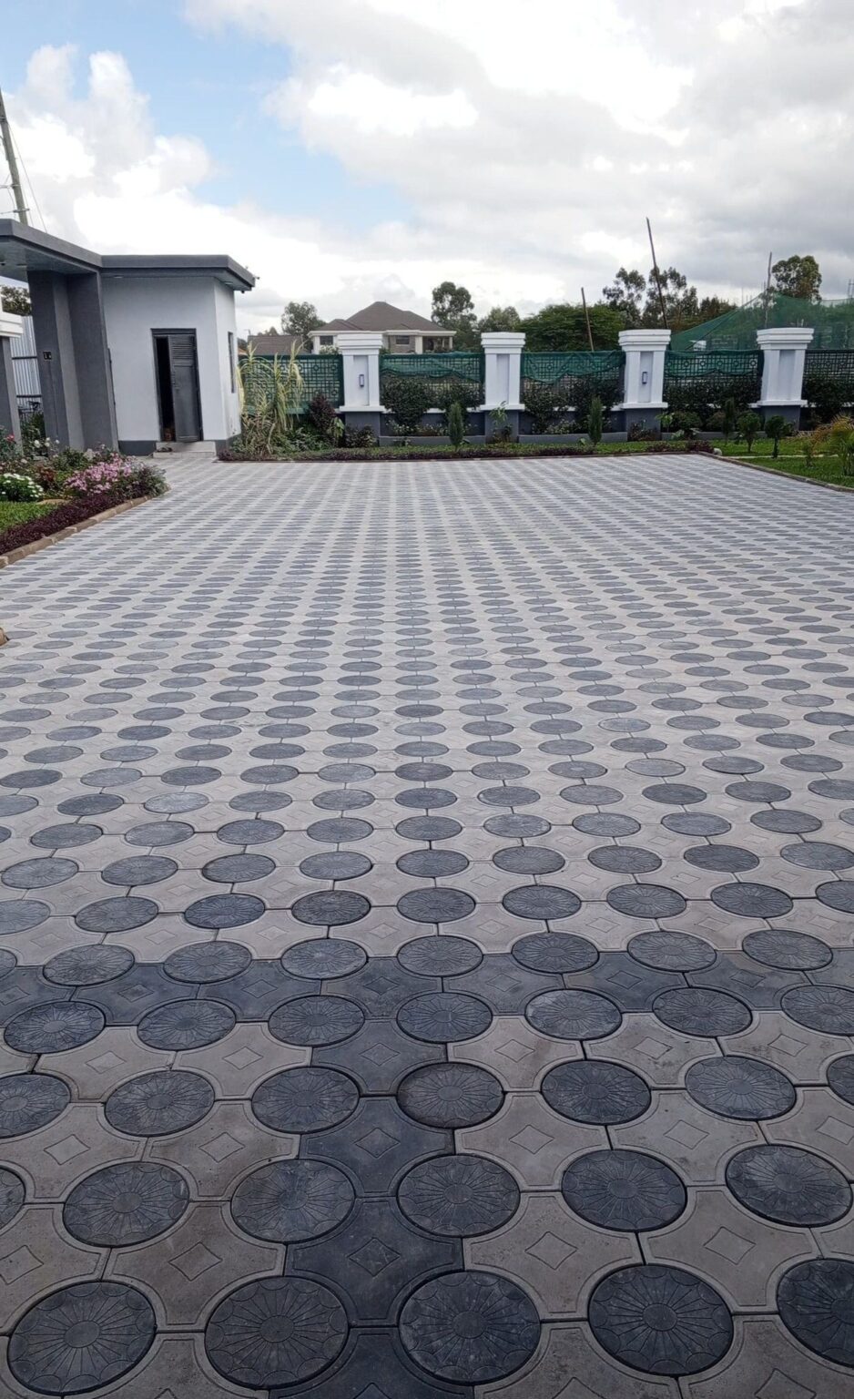 Foot Rounded Blocks Cross Plus Round Cabro Paving Blocks – Classic Pattern with Strong Grip ...